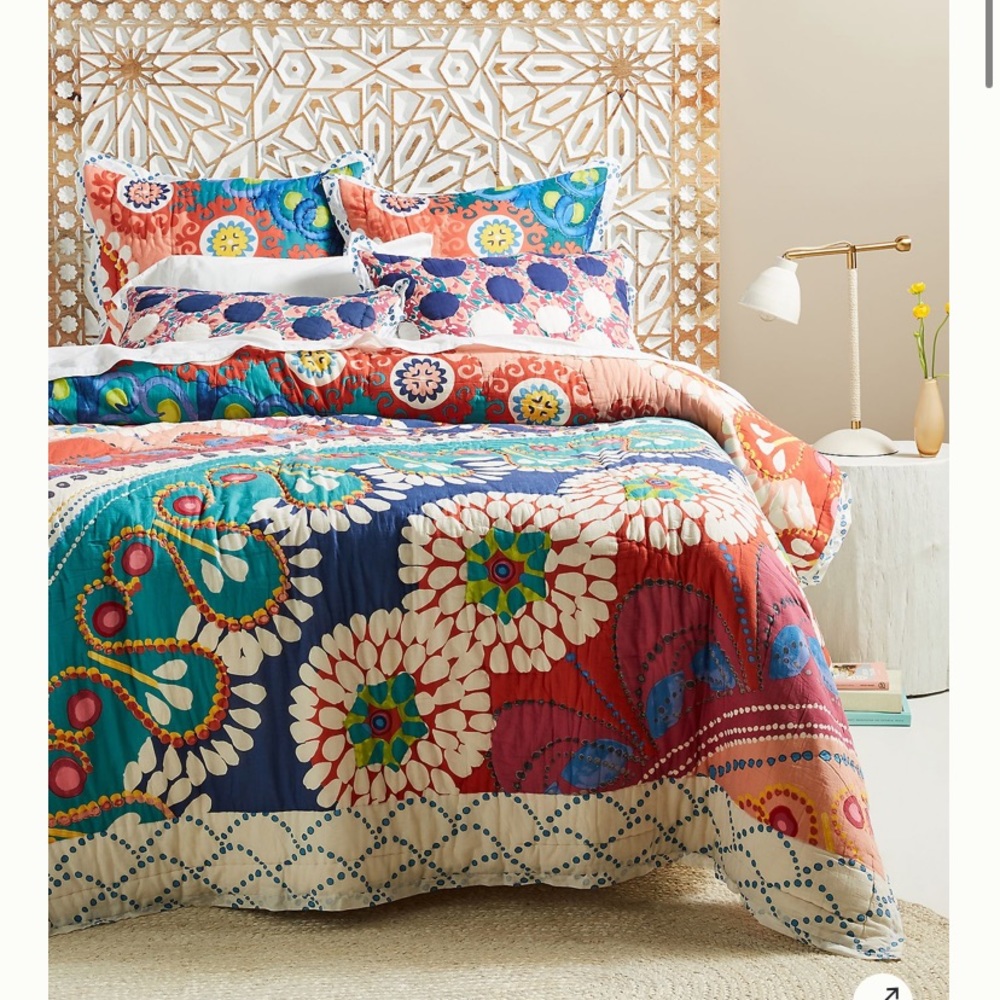 Beautiful Anthropologie comforter!!